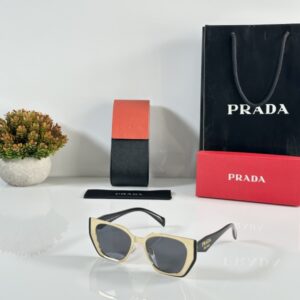 Prada_WMNS_018_Gold_Black