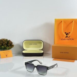 Louis_Vuitton_WMNS_1205_Green