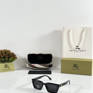 Burberry_WMNS_0032_Black